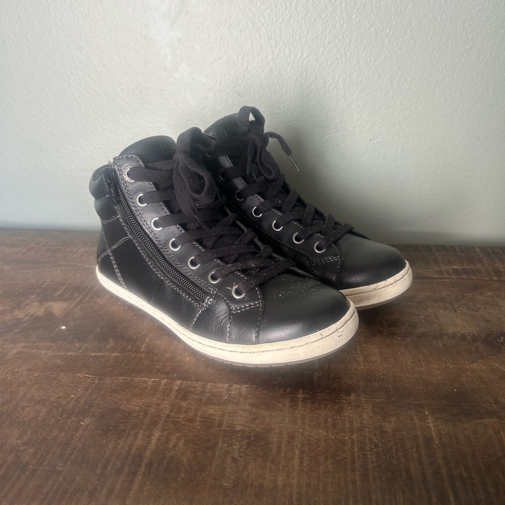 Taos women's black high tops size 7